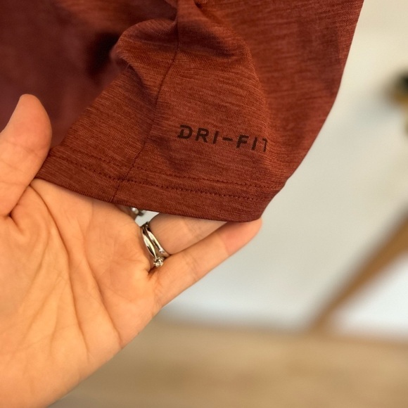 Nike Dri Fit Large Breathe Lightweight
Athletic T Shirt Maroon Red, Men's - Picture 8 of 8